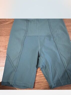 lululemon Athletica Ribbed High-Rise Shorts in Muted Sage